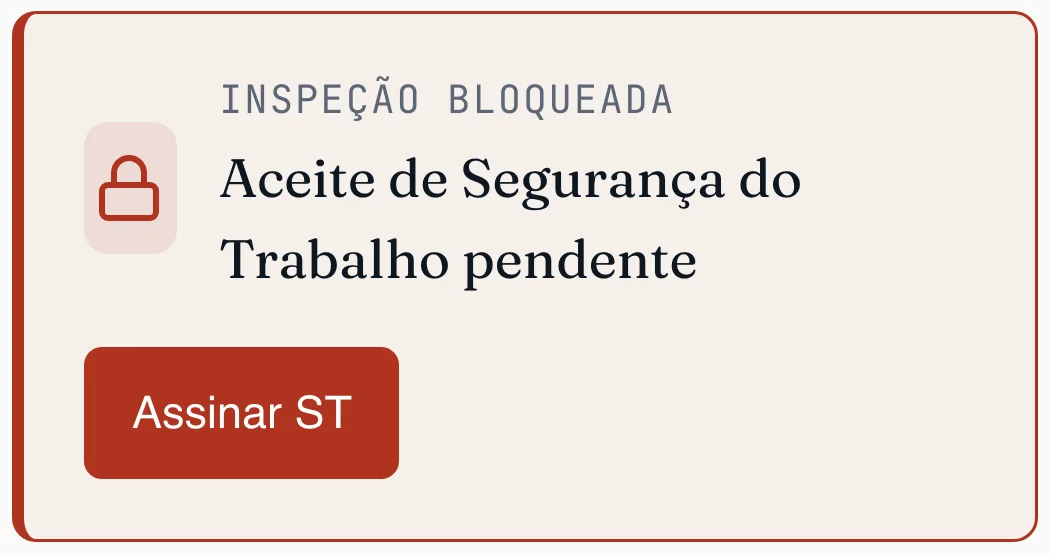 Tela real do UpBuild no celular: inspeção bloqueada com o aviso 'Aceite de Segurança do Trabalho pendente' e o botão Assinar ST — a ficha só libera com a segurança aceita